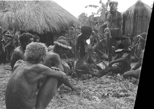 Wali, Milika, Pumika and others cooking a pig for the feast given by Wali and Wereklowé in Wuperainma I