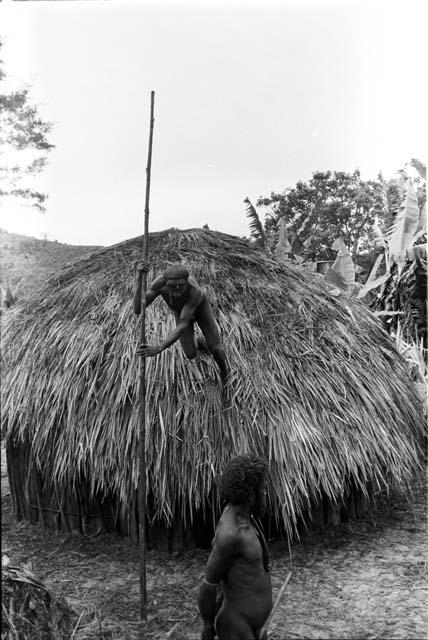 Man leaps off of roof of honai in Abukulmo