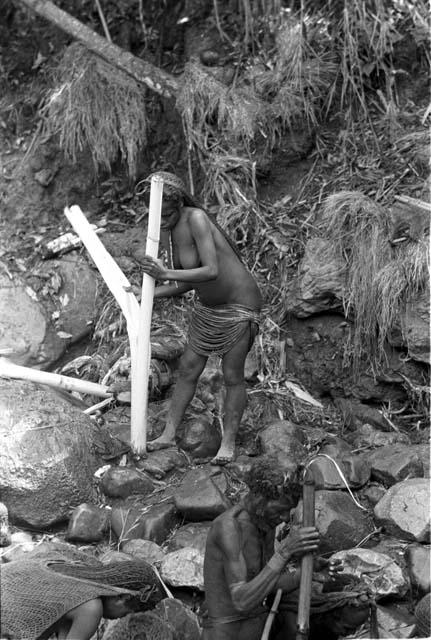 Women at salt well preparing haki to dip in the well