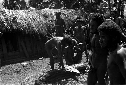 Natuwaniké mourns and ye stones are put on the sus that Wali brought to the funeral