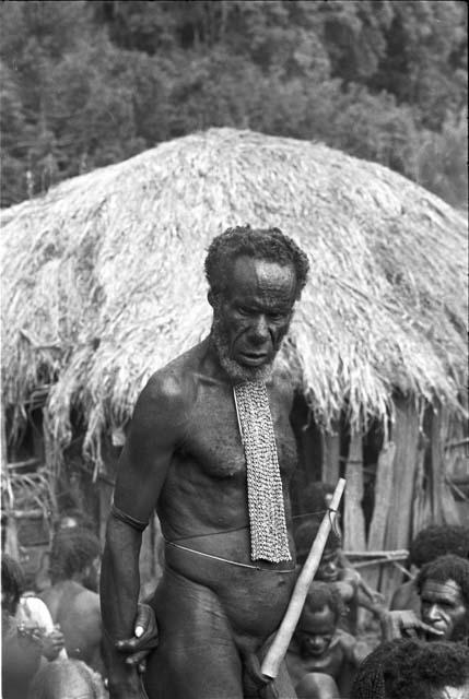 Portrait of Yohonoroik watching procedures at Yonokma's funeral