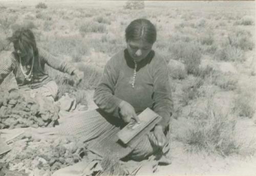 David Skeet's wife and daughter carding wool