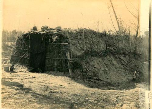 Small hut (resembles hogan)