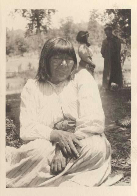 Monache woman, with Mary Davis and visitor in background