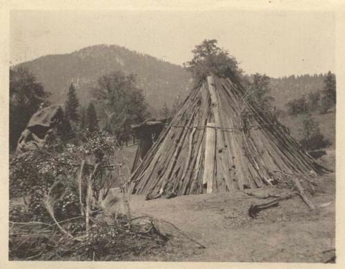 Hut & acorn cache at Kinsman's