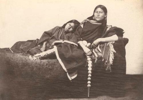 Ba-e-tha and Hack-e-a, Arapaho sisters