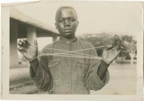 String figures from the Beligian Congo