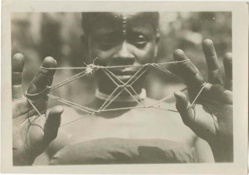 String figures from the Beligian Congo