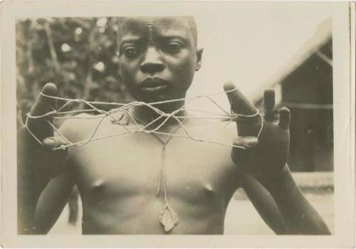 String figures from the Beligian Congo