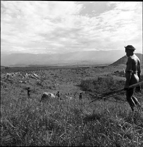 Men moving down toward the action on the Warabara and along its east-west ridge