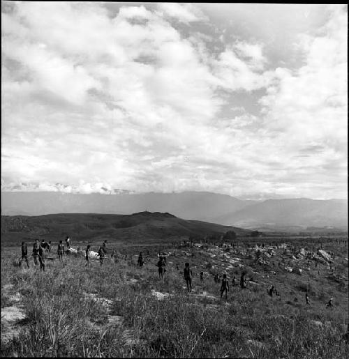 Men moving down toward the action on the Warabara and along its east-west ridge