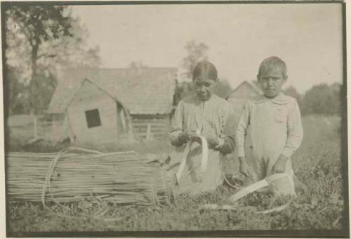 Menominee Indian making tassword fiber string, Keshena, Wisconsin.