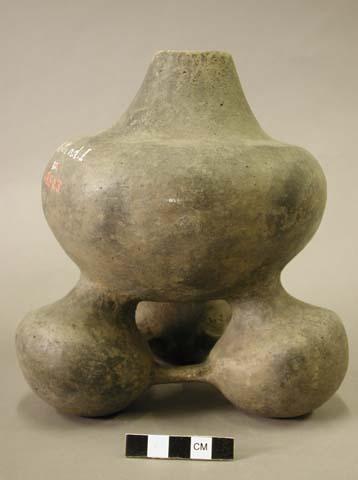 Ceramic complete vessel, medium neck, tripod base with round feet, feet are atta