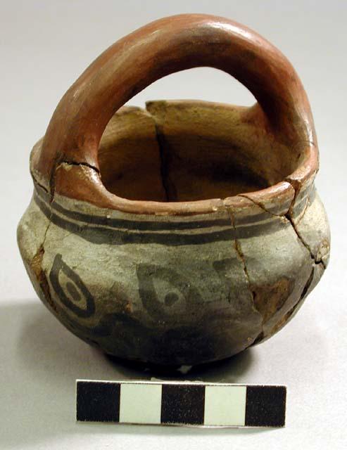 Pottery vessel with handle