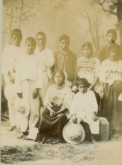 Group portrait of Maya men, women and children