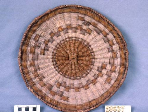 Wicker basket tray