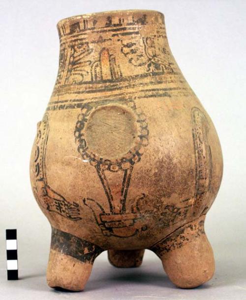 Painted earthen vase, 3 legs