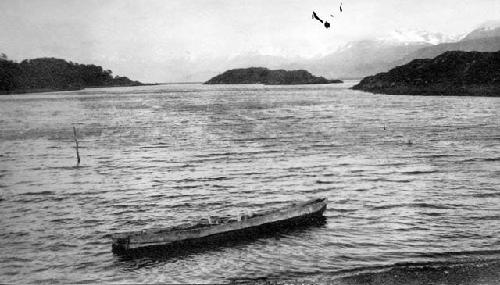 Canoe at Kunboto, Pto Magallanes