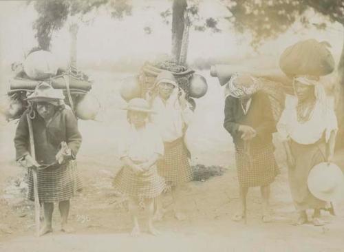 Group of natives carrying packs - Quezaltecos