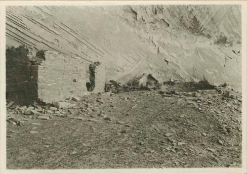 Structure at base of cliff at head of Tse-on-i-tso-si Canyon