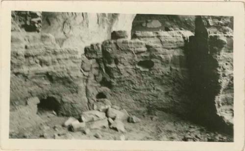 Wall of the kiva with many niches