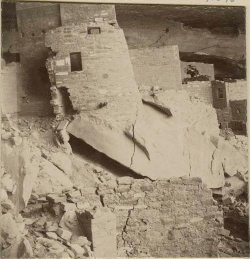 Cliff Palace ruins, with cracked walls beneath