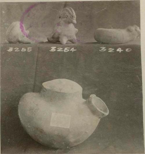 Pottery vessel and effigy figures