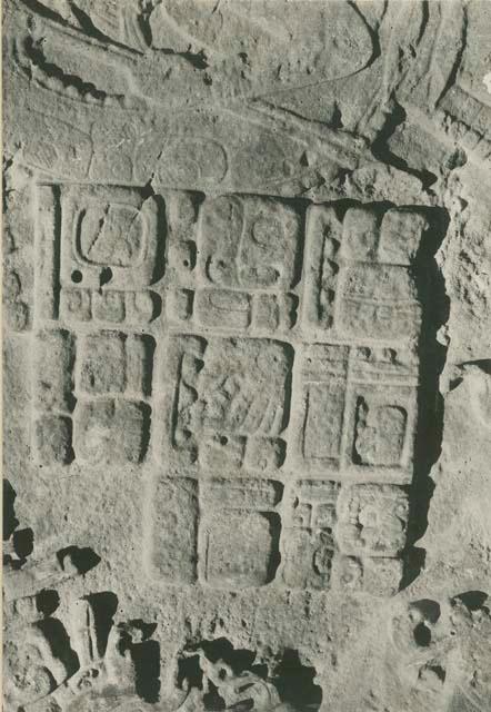 Stela 4, glyphs