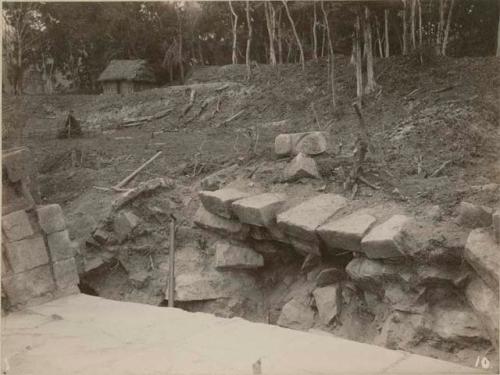 Mound 32 - Roof stones of front chamber
