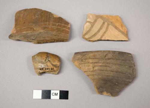 5 deeply incised light potsherds