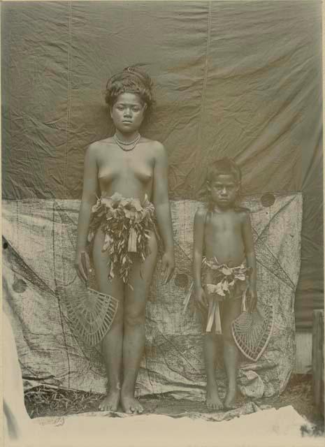 A Samoan woman and girl