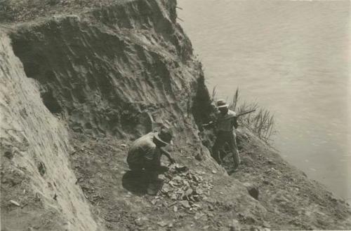 Excavating the bank above Sapote, showing undecorated sherds