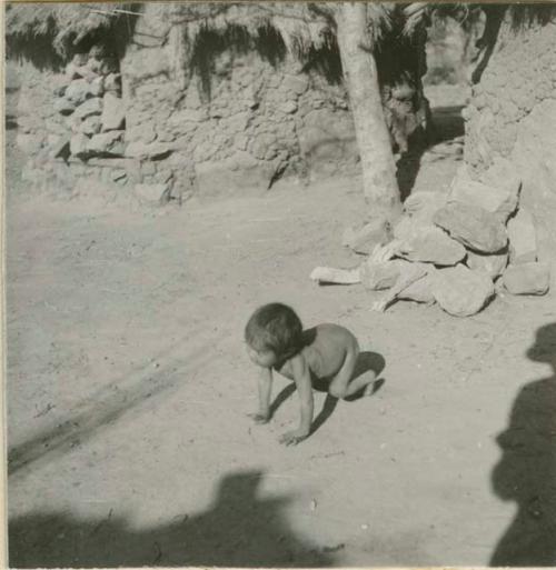 Huichol baby crawling without touching his knees to the ground.