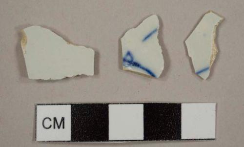Pearlware sherds with handpainted blue decorations