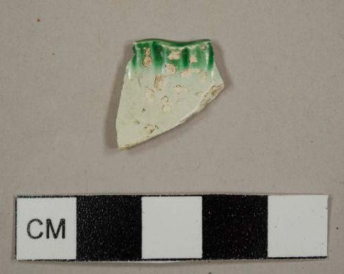 Green feather-edged pearlware plate rim sherd