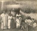 Group in front of Felesianos hut. Men, women and children.