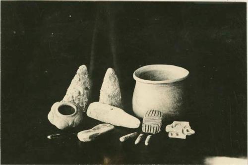 Artifacts from burial 4