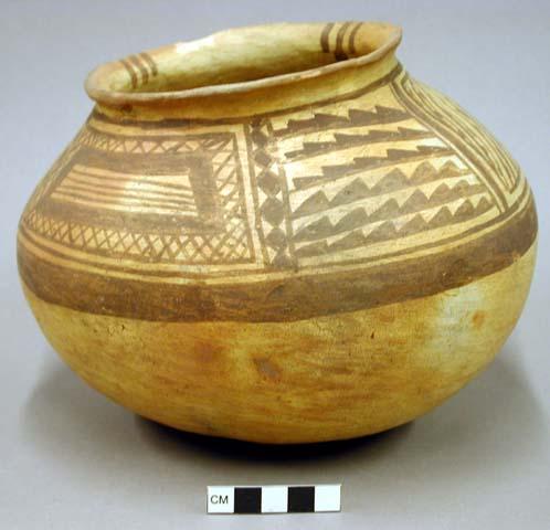 Jar, polacca polychrome style d. prehistoric design. 16.2 x 21.6 cm.