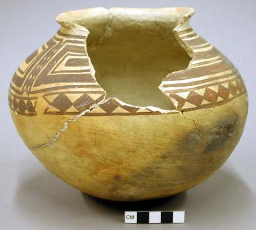 Jar, polacca polychrome style d. prehistoric design. 16.8 x 20.7 cm.