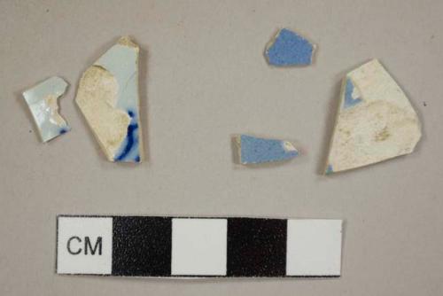 Pearlware sherds, including three annularware type sherds with blue exterior and white interior and two with a blue-on-white dendritic pattern