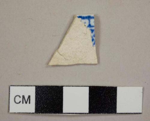 Blue-on-white transfer printed pearlware plate rim sherd