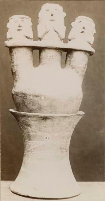 Cylidrical support and vase