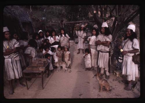 Group shot of villagers in Mamingeka, Ika