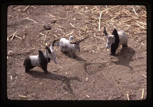 Clay cattle figurines - Nuer, Ethiopia