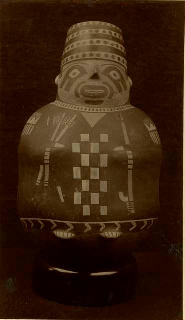 Ceramic vessel with human figure design