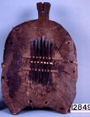 Imitation of a calabash harp