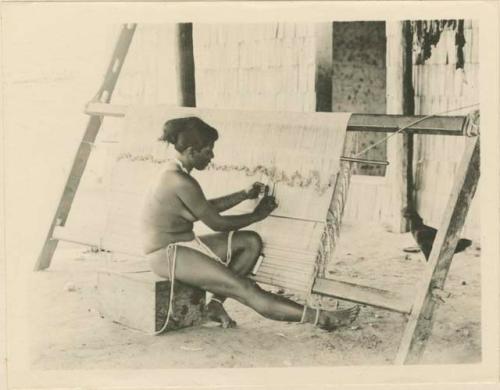 Wapisiana woman weaving