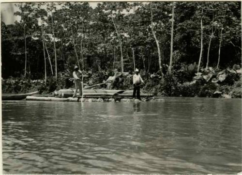 Three raftsmen with a "balsa"