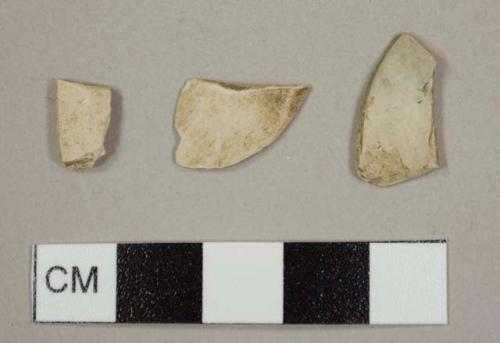 Kaolin/Buff pipe bowl fragments