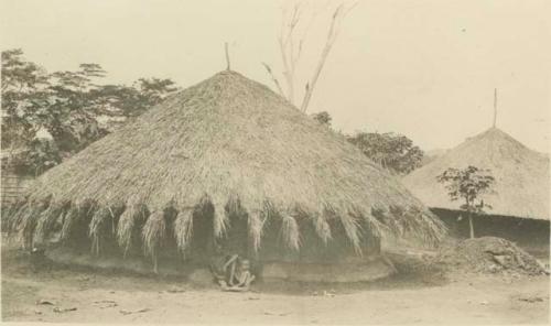 Hut of Hausa type with grass tied for trimming edges